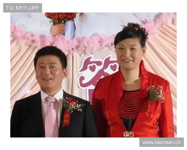 杨昊家的冰箱里只放蛋白粉和冰水