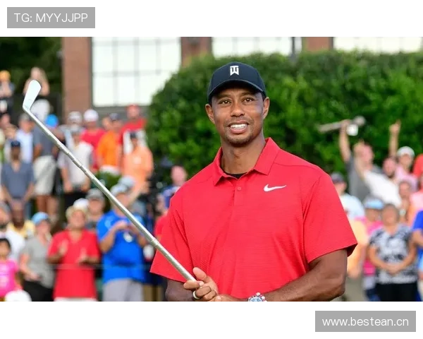 泰格伍兹打完球直接回豪宅，连脱个鞋都像在走红毯？